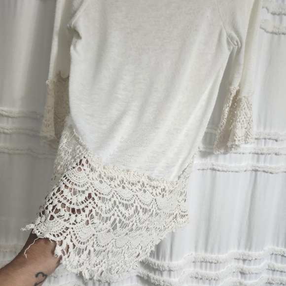 Gimmicks By Bke, Cream Crochet Trim Top. Size Small - Picture 5 of 8